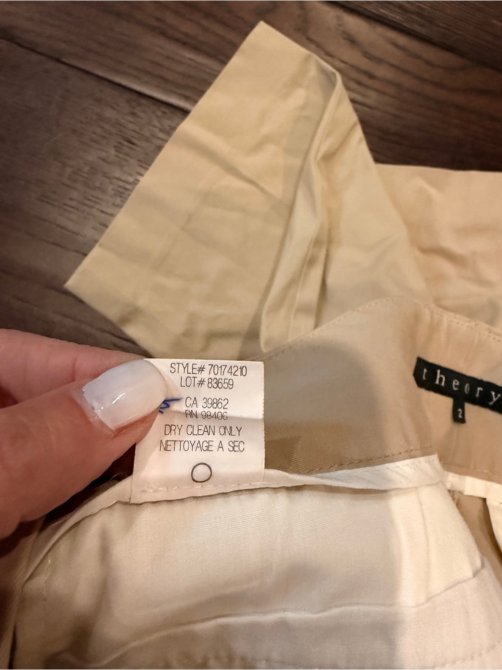 Theory Beige Bermuda Women's Shorts - Picture 3 of 3
